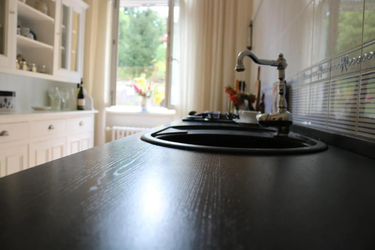 Retro Big Apartment With Two Balconies And Lift Karlsbad